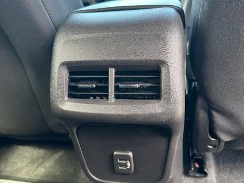 Used 2024 Chevrolet Equinox LT AWD/4WD image 19