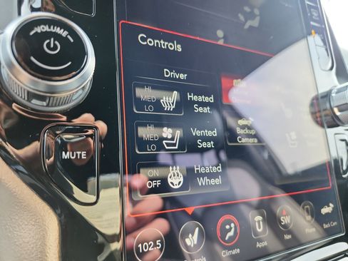 Used 2019 RAM 1500 Laramie RWD image 22