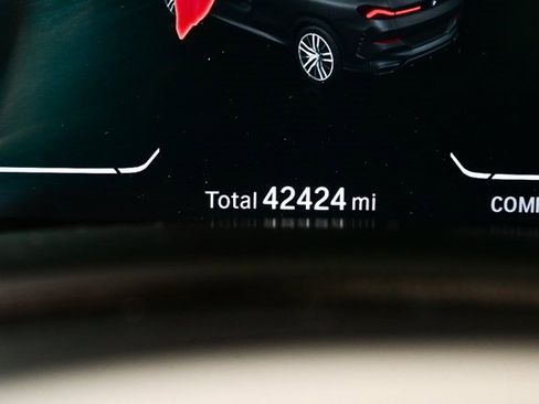 Used 2022 BMW X6 M50i w/ Executive Package image 11