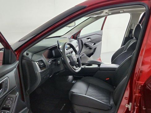 Used 2025 Nissan Rogue Platinum FWD image 16