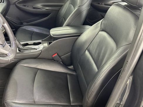 Used 2018 Chevrolet Malibu LT w/ Leather Package FWD image 12