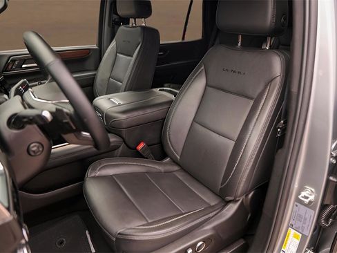 Used 2025 GMC Yukon Denali image 7