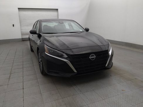 Used 2024 Nissan Altima 2.5 SV image 14