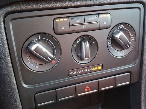 Used 2013 Volkswagen Beetle 2.0T image 16