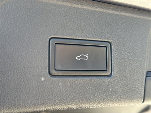 Used 2021 Volkswagen Atlas SEL R-Line image 32