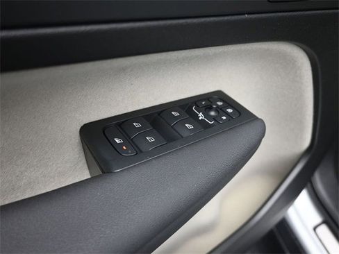 New 2025 Volvo XC40 B5 Plus w/ Protection Package Premier image 19