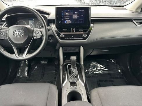 Used 2025 Toyota Corolla Cross LE image 15