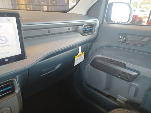 New 2025 Ford Maverick Lobo image 29