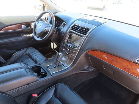 Used 2013 Lincoln MKX FWD image 17