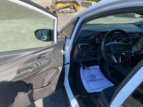 Used 2023 Chevrolet Bolt LT image 10