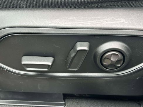 Certified 2023 Jeep Grand Cherokee Laredo w/ Luxury Tech Group I AWD/4WD image 18