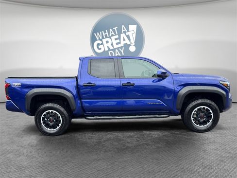 Used 2024 Toyota Tacoma TRD Off-Road image 10