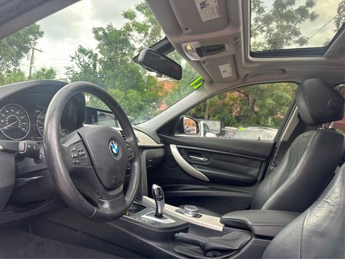 Used 2017 BMW 320i Sedan RWD image 9