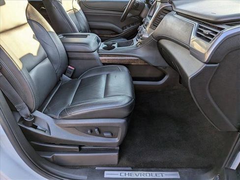 Used 2018 Chevrolet Suburban LT w/ LT Signature Package image 21