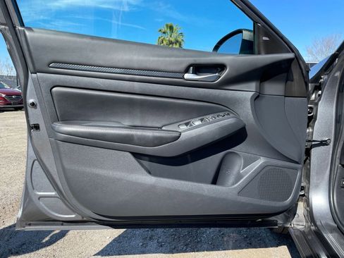 Used 2025 Nissan Altima 2.5 SV image 18