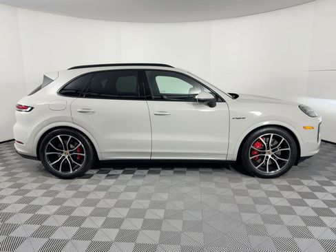 Used 2026 Porsche Cayenne S image 8