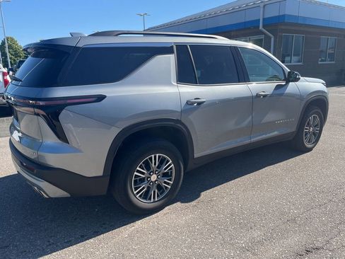 Used 2024 Chevrolet Traverse LT AWD/4WD image 9