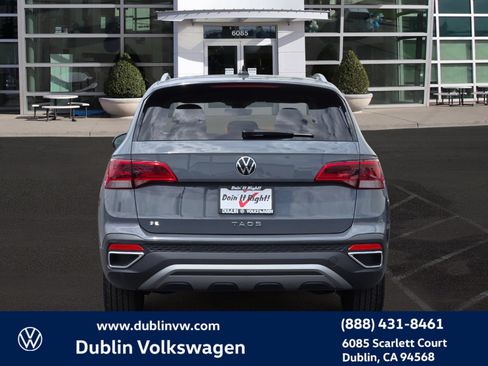 Certified 2024 Volkswagen Taos SE w/ Black Wheel Package FWD image 5