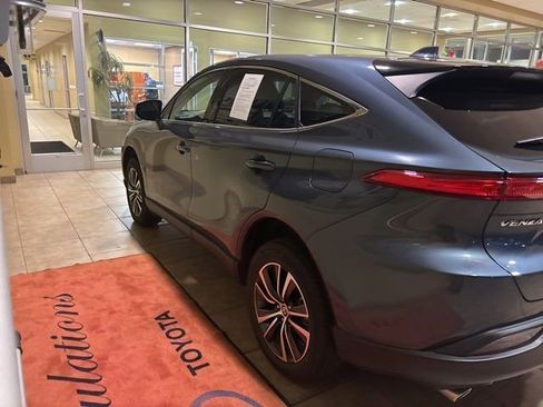 Used 2023 Toyota Venza LE image 8