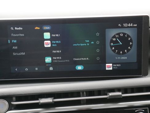 Used 2025 Hyundai Santa Cruz SE image 16