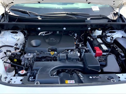 Used 2025 Toyota RAV4 XLE FWD image 31
