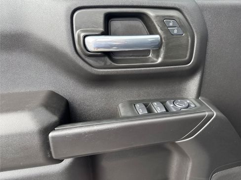 Used 2024 Chevrolet Silverado 1500 Custom Trail Boss w/ Dark Appearance Package AWD/4WD image 17