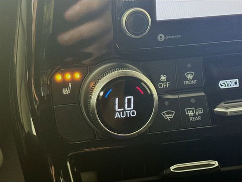 Used 2020 Toyota Highlander XLE FWD image 20