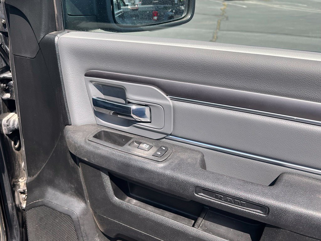 Used 2022 RAM 1500 Classic SLT w/ Electronics Convenience Group AWD/4WD image 17