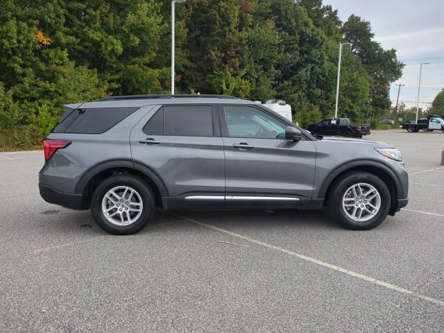 Certified 2025 Ford Explorer Active RWD image 3