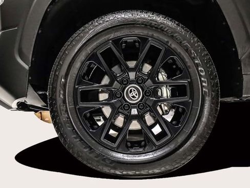 Used 2025 Toyota Tundra Limited image 34