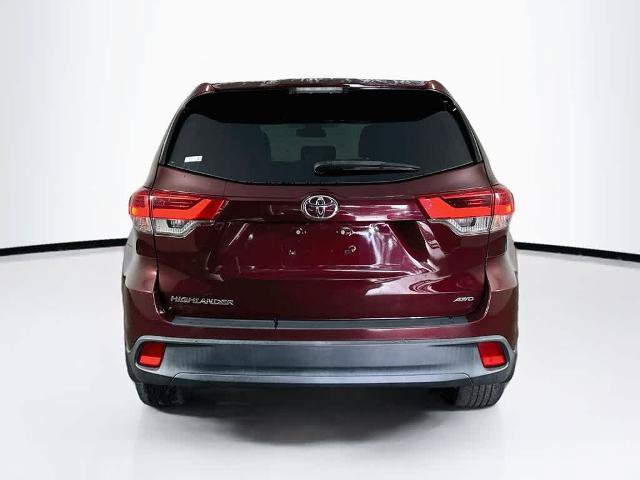 Used 2018 Toyota Highlander LE w/ Carpet Mat Package (TMS) AWD/4WD image 5