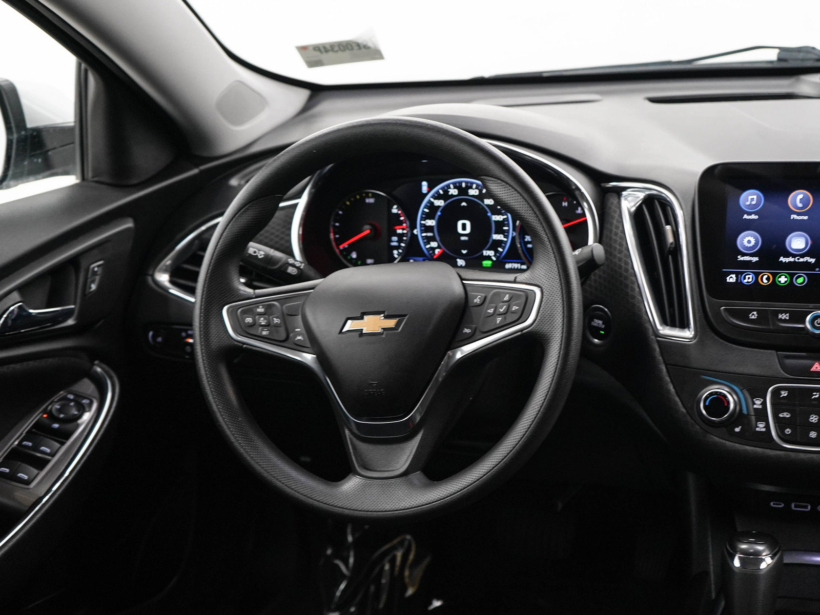 Used 2019 Chevrolet Malibu Hybrid FWD image 14