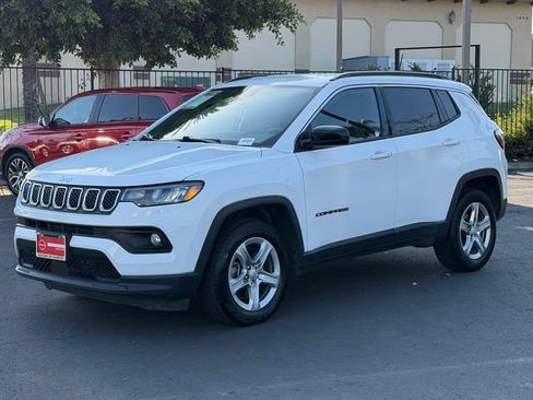 Used 2024 Jeep Compass Latitude AWD/4WD image 3
