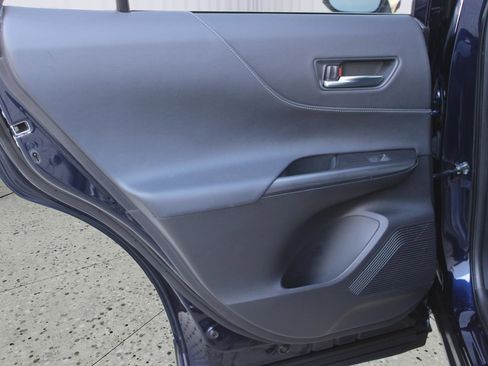 Used 2023 Toyota Venza XLE image 40