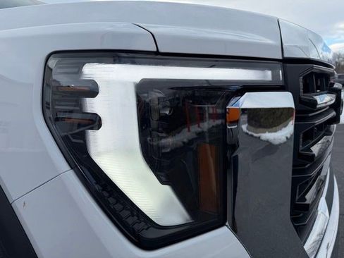 Used 2024 GMC Sierra 2500 Pro w/ Convenience Package image 10