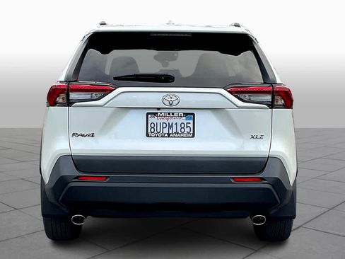 Used 2021 Toyota RAV4 XLE Premium w/ Carpet Mat Package (TMS) FWD image 4