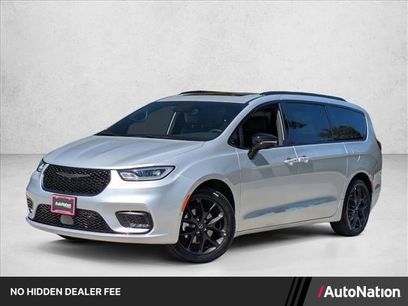 New 2026 Chrysler Pacifica Limited w/ S Appearance Package