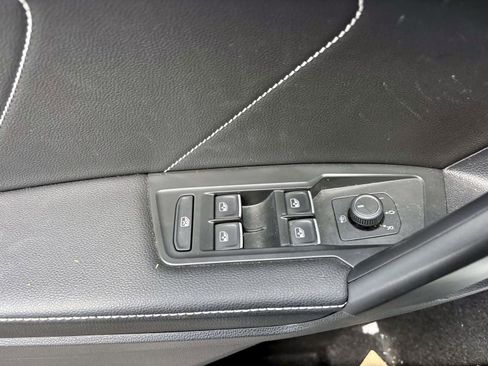Used 2023 Volkswagen Tiguan SE w/ Panoramic Sunroof Package FWD image 13