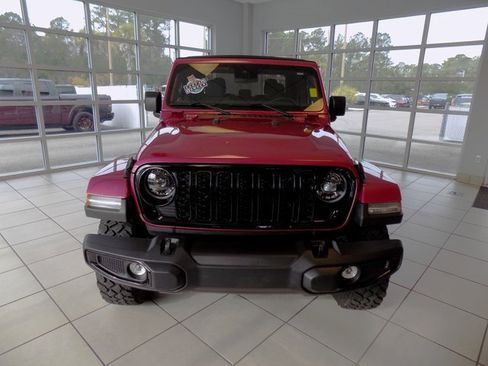 Used 2024 Jeep Gladiator Sport image 2