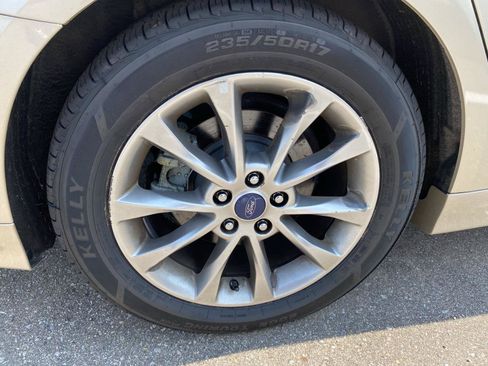 Used 2017 Ford Fusion SE FWD image 27