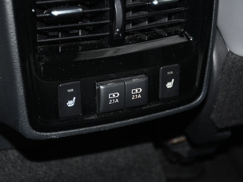 Used 2020 Toyota Avalon Limited image 18