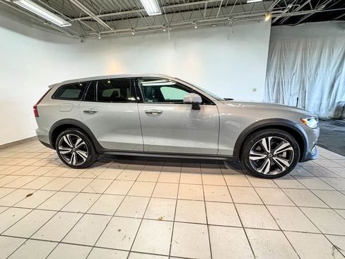 Used 2024 Volvo V60 B5 Cross Country Plus w/ Protection Package Premier image 8