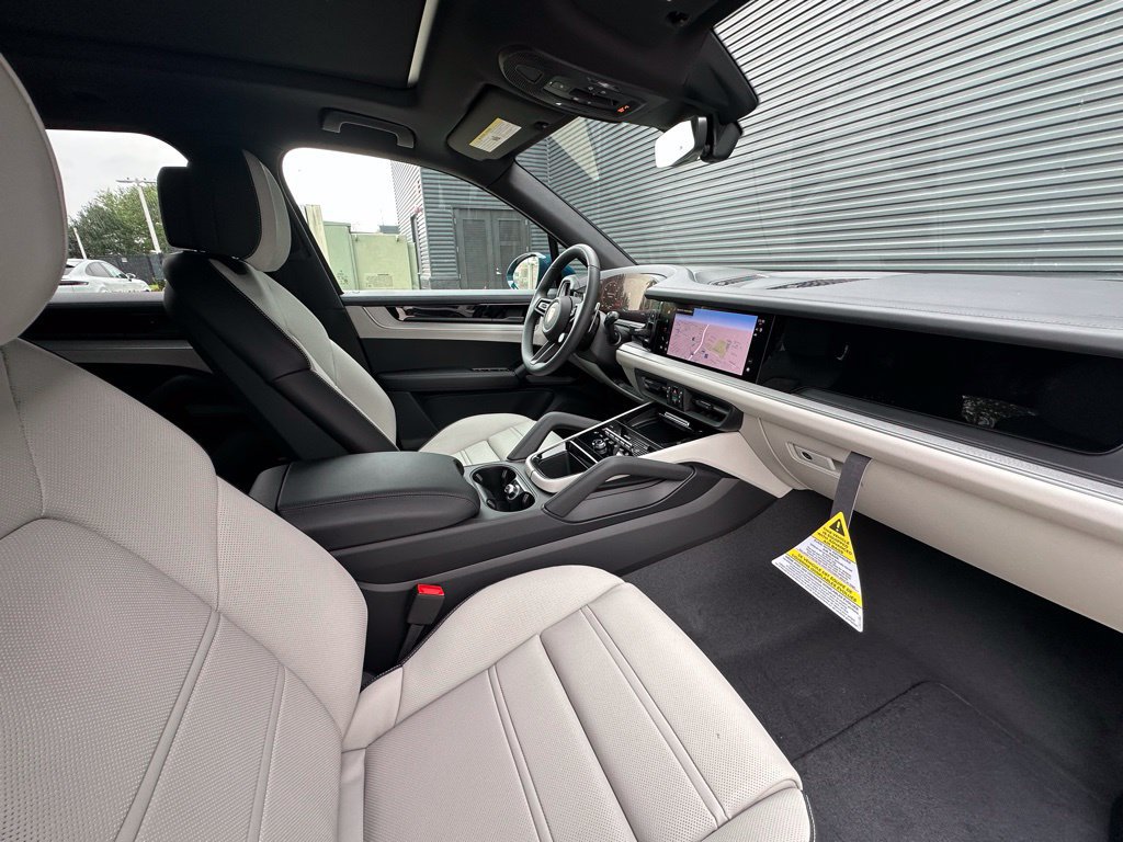 Certified 2026 Porsche Cayenne AWD/4WD image 39
