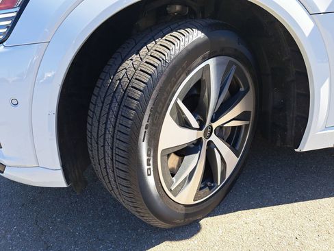 Used 2024 Audi Q8 e-tron Premium Plus image 36