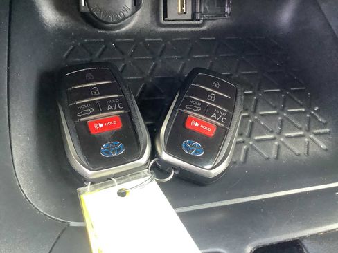 Used 2022 Toyota RAV4 SE w/ Weather & Moonroof Package AWD/4WD image 21