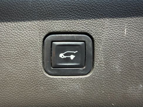 Used 2021 Buick Enclave Essence w/ Sound and Sites Package image 7