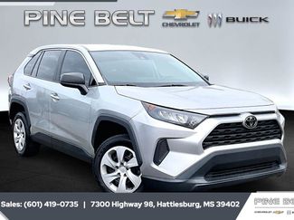 Used 2022 Toyota RAV4 LE video 1