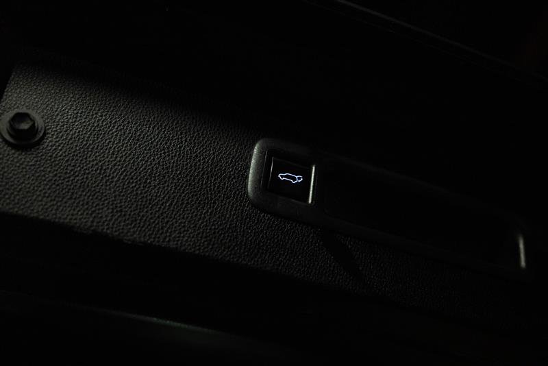Used 2021 Toyota Highlander LE AWD/4WD image 8