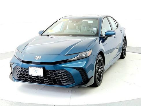Used 2025 Toyota Camry SE w/ Convenience Package AWD/4WD image 2