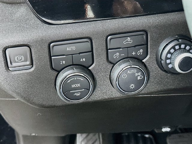 Used 2023 Chevrolet Silverado 1500 LT AWD/4WD image 22